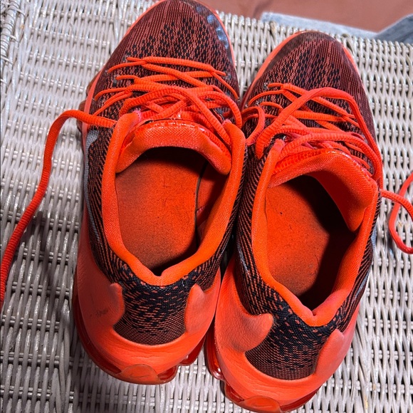 Nike Crimson and Ebony Sports Shoes - Picture 6 of 6